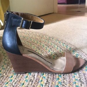 Black and brown wedges